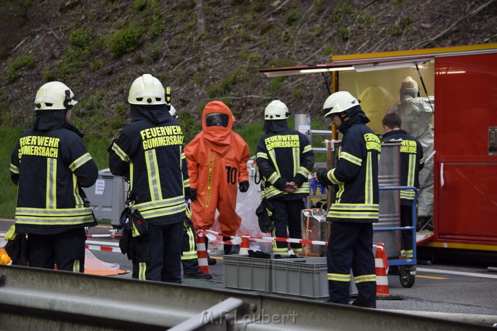 VU Gefahrgut LKW umgestuerzt A 4 Rich Koeln Hoehe AS Gummersbach P189.JPG - Miklos Laubert